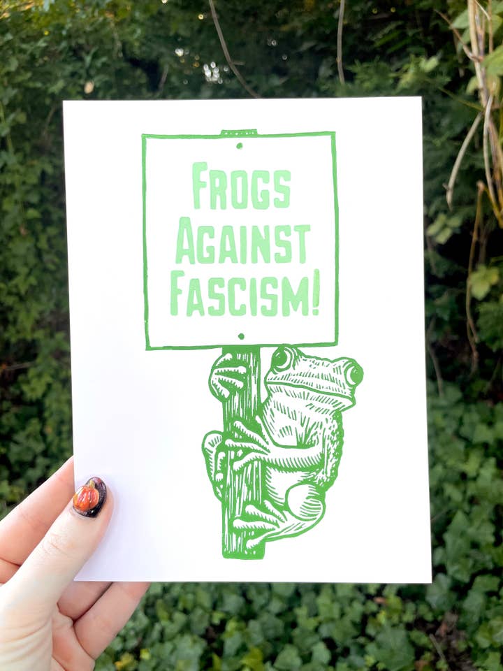 Impression en linogravure "Grenouilles contre le fascisme" pour la vente par Augury Press