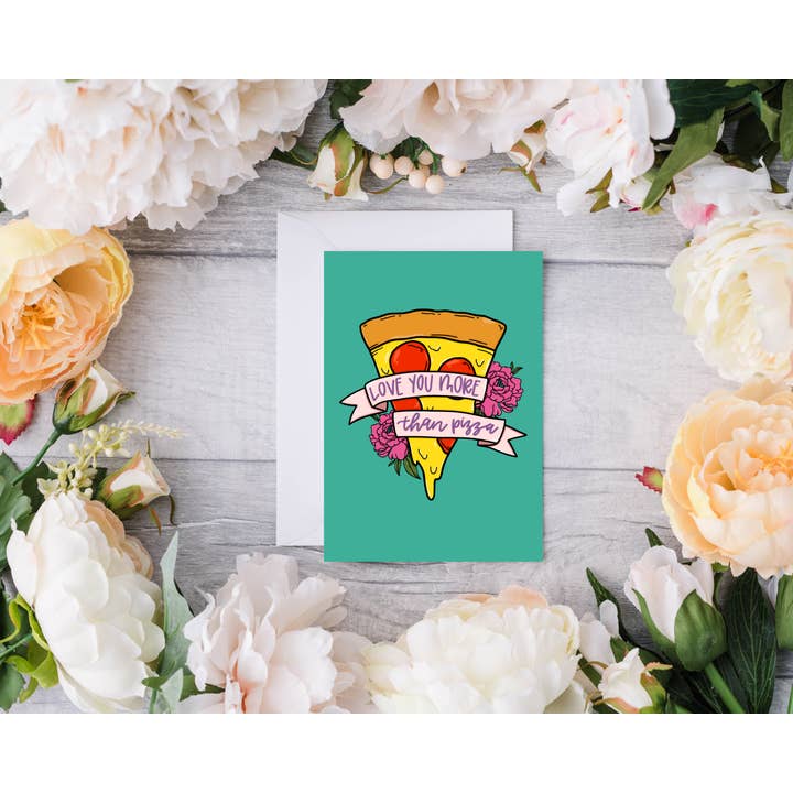 Love You More Than Pizza || Wenskaart voor wholesale door Devine Design Co