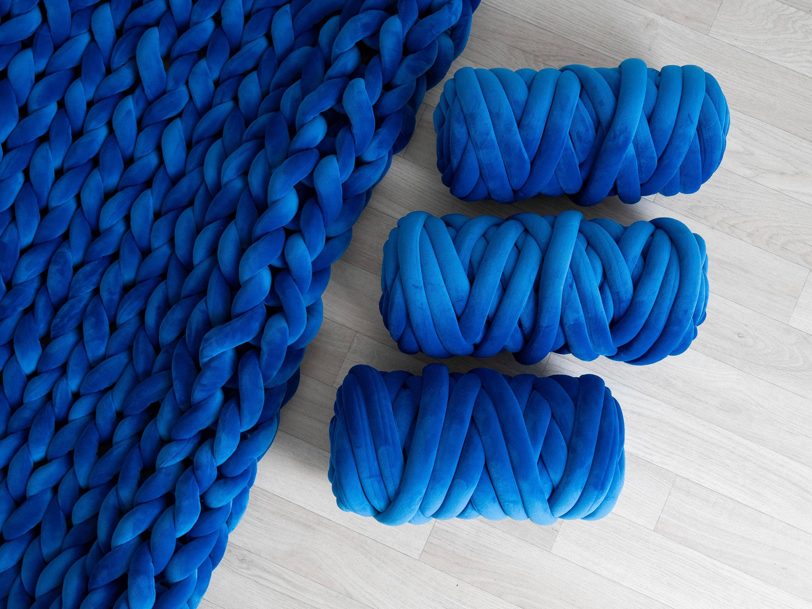 White Chunky Knit Weighted Throw & Giant Photo Blanket #2 for wholesale on Faire9