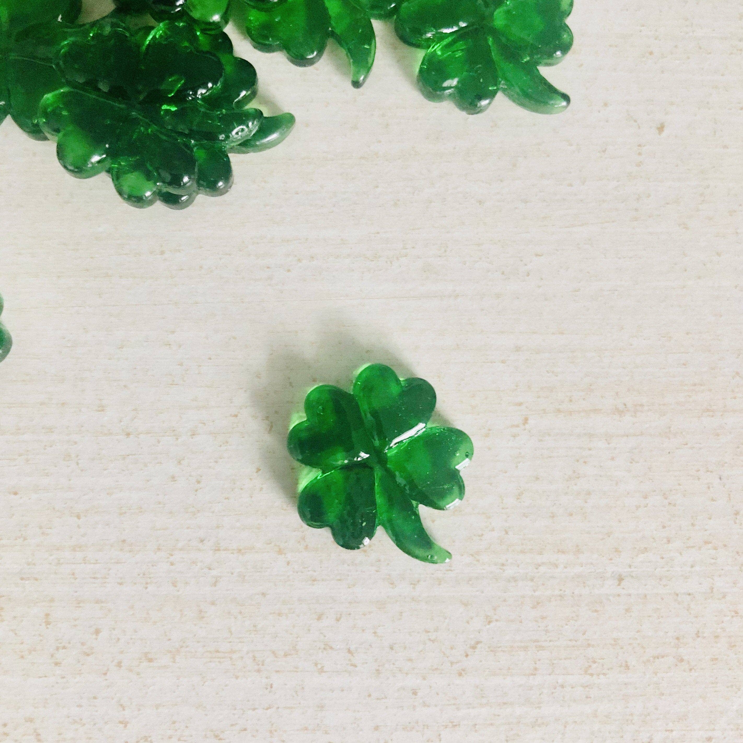 SHOPGIVECOURAGE – wholesale Dekorativt bordsobjekt – Glasdekoration fyrklöver lykosmycke 5 x 5 cm1