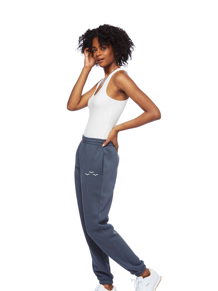 Nova Boyfriend Jogger i Navy Wash for engroshandel hos Lazypants