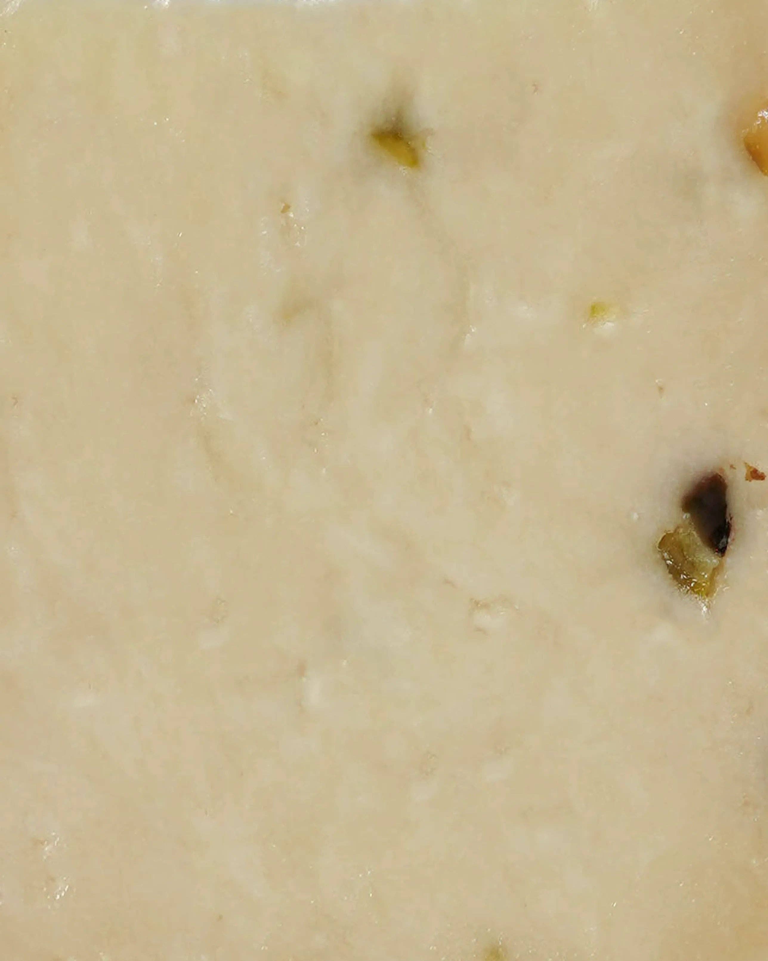 OLIO DI SERRA - Wholesale Cheese - Pecorino with pistachio - Pecorino made from Gargano sheep's milk with pistachio (1.9kg)1
