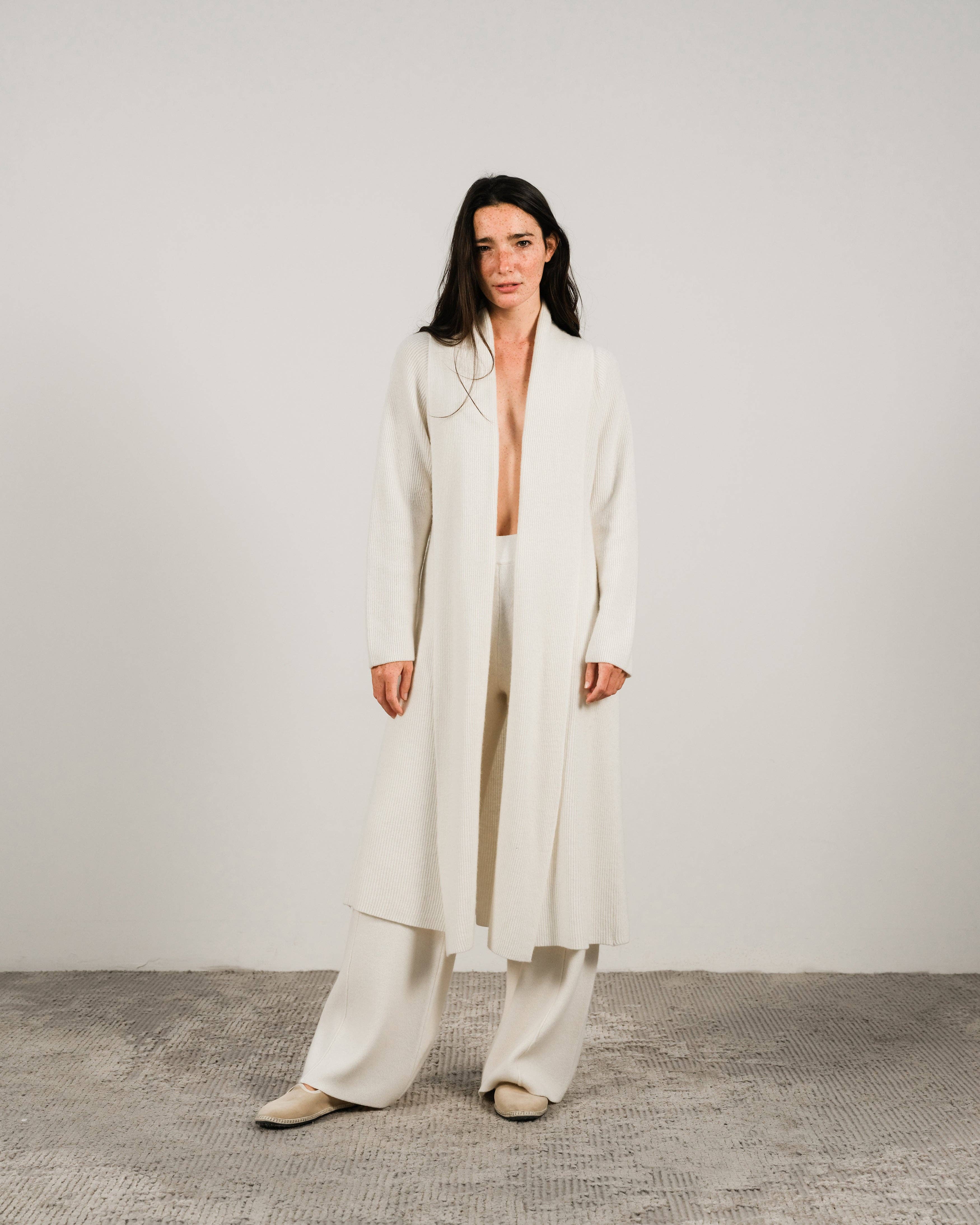 Lèmme – Großhandel Strickjacke – Damen – Maxi-Cardigan mit Schalkragen aus Kaschmirmischung1