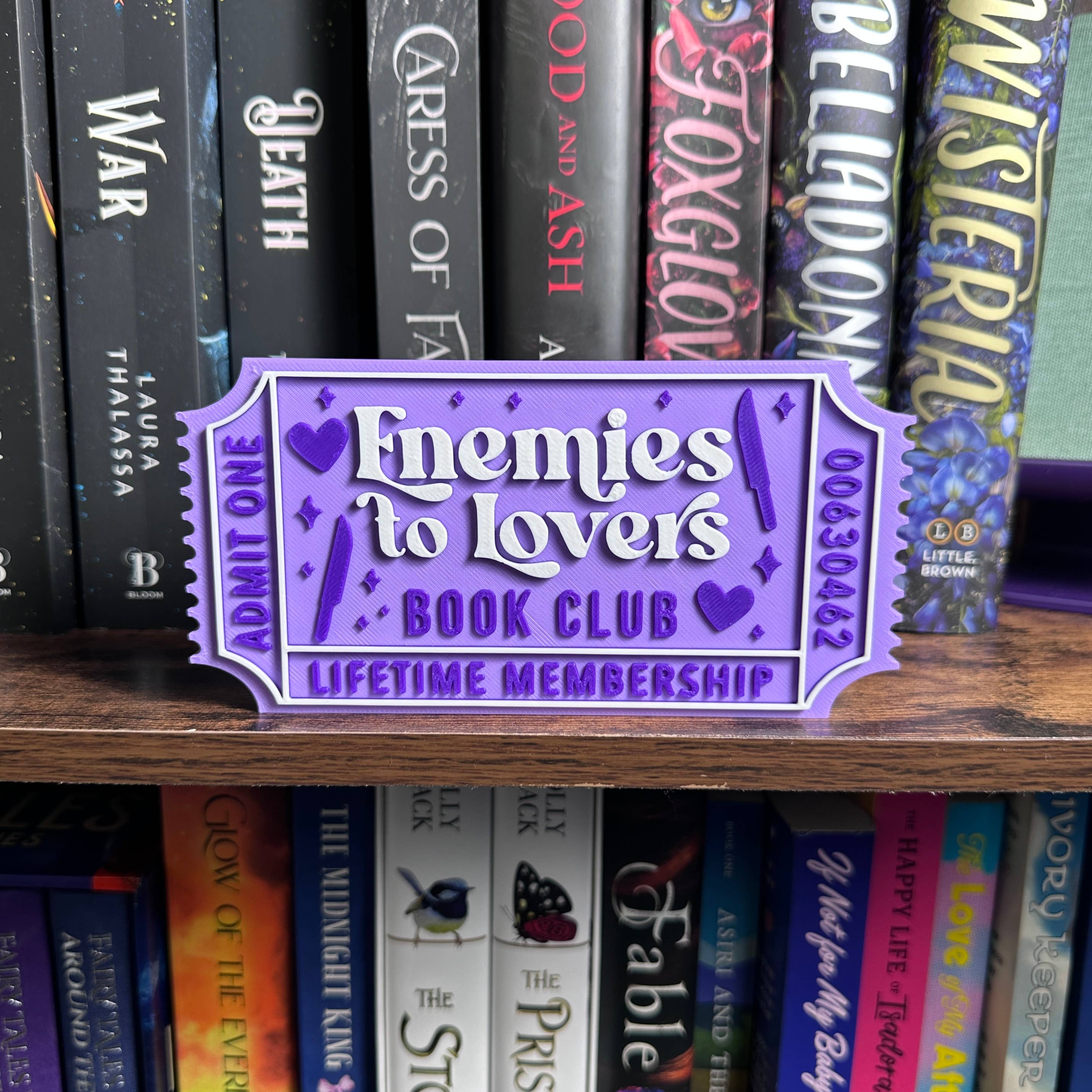 The Crafted Nook - Vendita all'ingrosso Cartelli - Biglietto del Club del Libro da Nemici ad Amanti | Decorazione per Libreria2