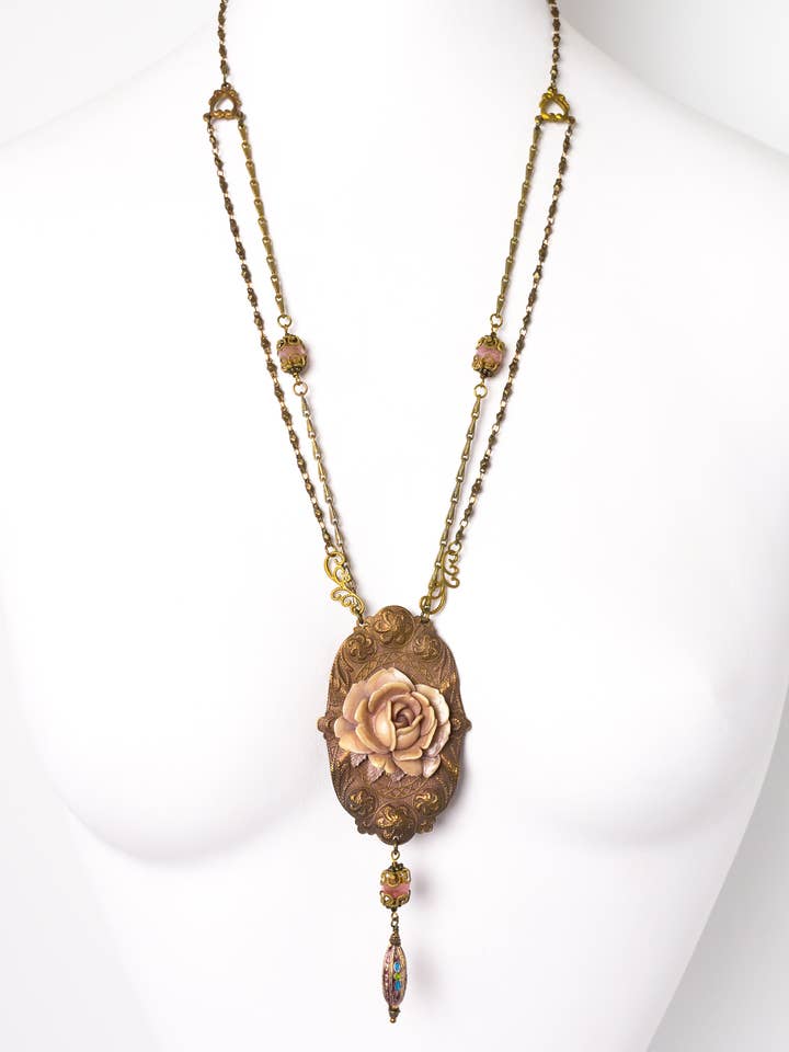 Filigrane und florale Vintage-Halskette von Twilight Rose für den Großhandel von A Silk Purse