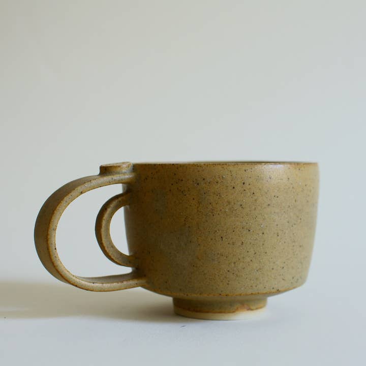 Tazza in ceramica artigianale effetto guscio d’uovo maculato per la vendita all'ingrosso da parte di Jenni Oh Crafts