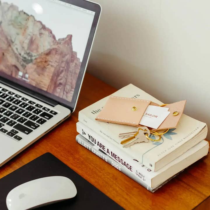 Son of a Sailor – Großhandel Schreibtisch-Set – Zed Schreibtischset aus Leder, Mauspad und Kabelhalter, hergestellt in den USA1