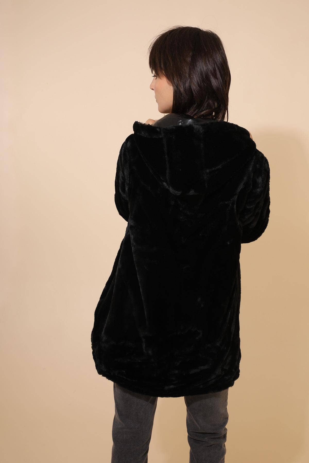 Attrait Paris - Wholesale Jas - Dames - Halflange omkeerbare bontjas met capuchon10