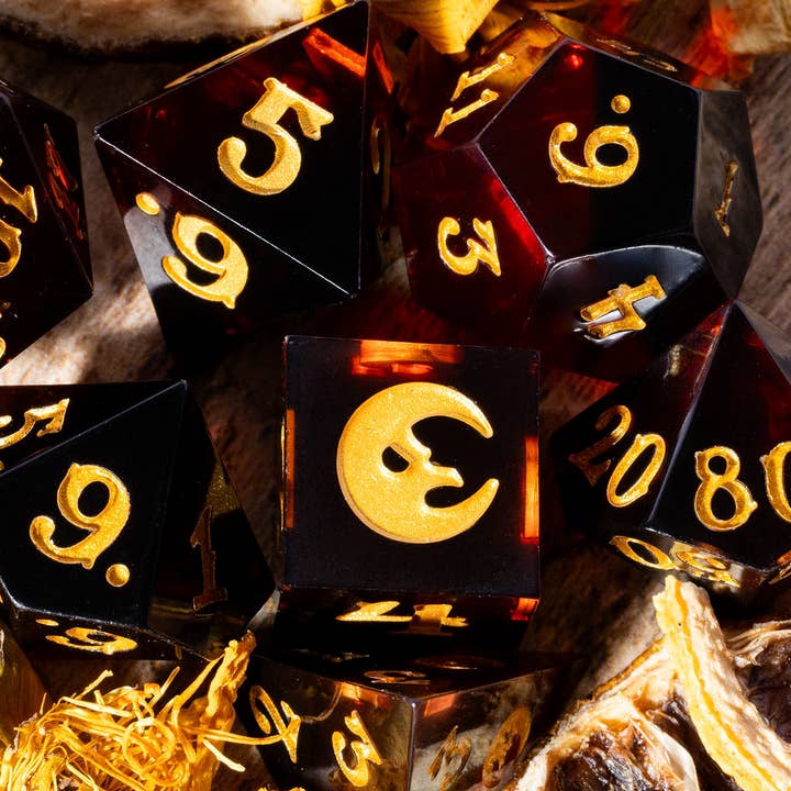 Avantris Entertainment - Wholesale Dice - The Crooked Moon - Resin Dice Set3