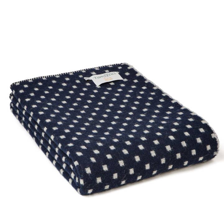 Dot Pure New Wool Tæppe - Marineblå & Sølvgrå for engroshandel hos Tweedmill Textiles