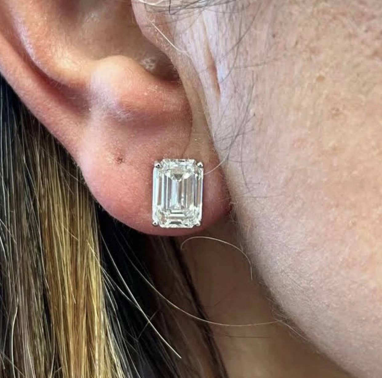 Lifetime Jewelers - Vente Clous d'oreille - Boucles d'oreilles solitaires en diamant de laboratoire de 2 carats en or 14 carats2