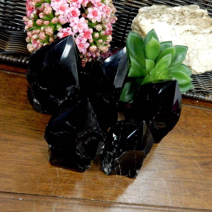 Rock Paradise - Vente Pierre et cristal de spiritualité - Pointes semi-polies en obsidienne noire cristalline vendues au poids5