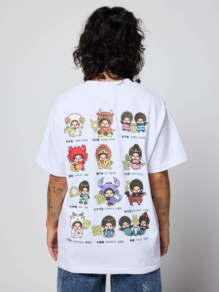 Monchhichi™ Wat is jouw sterrenbeeld Boxy T-shirt voor wholesale door SAMII RYAN