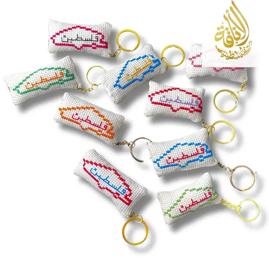 Palestinian Elegance – Großhandel Schlüsselanhänger – Damen – Verschiedene Palästina-Karte mit arabischem Design Tatreez Plüschkissen Schlüsselanhänger Accessoire0