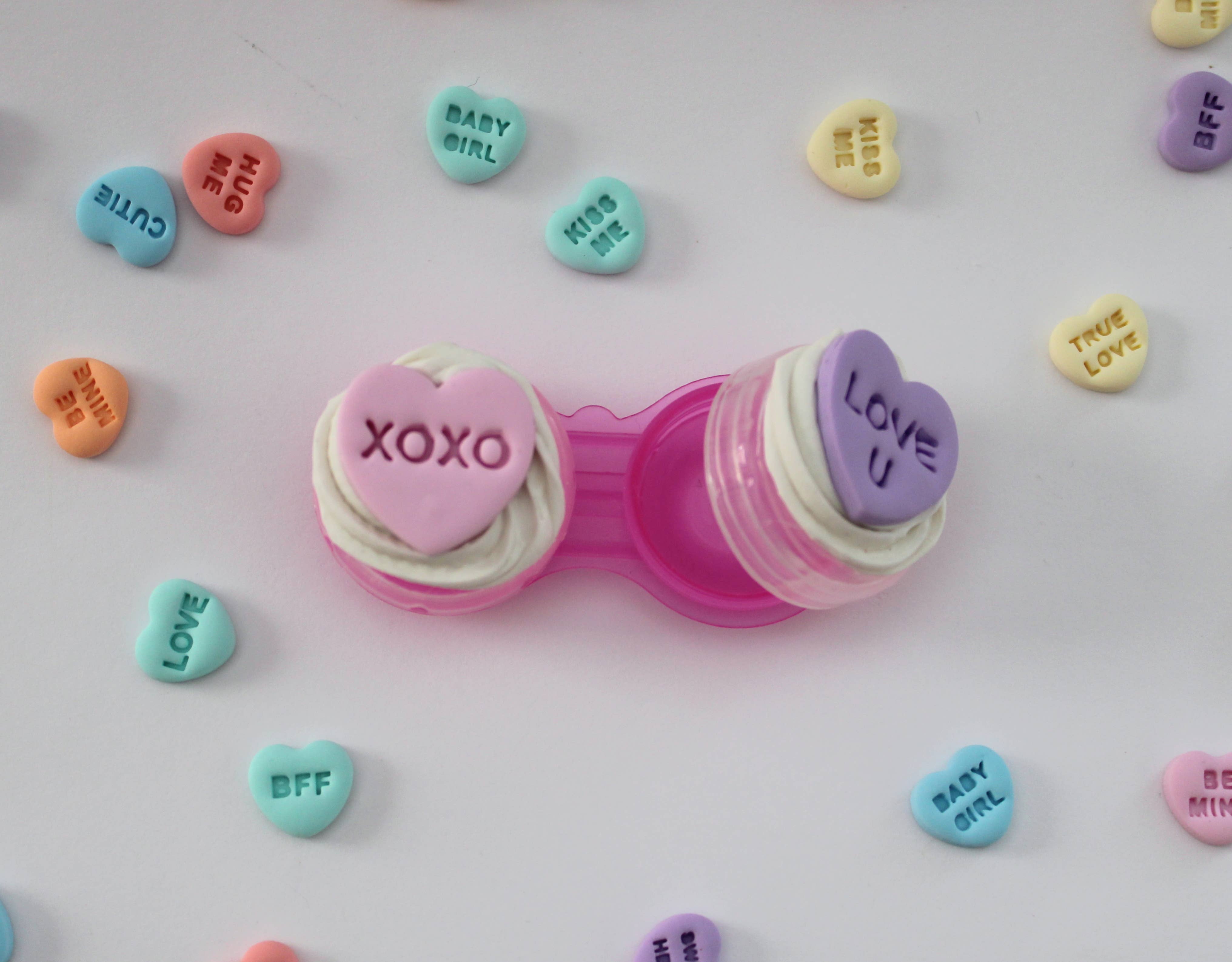 Sweets & Pearls – Großhandel Brillenetuis & -halter – Damen – Decoden Kontaktlinsenbehälter mit Polymer Clay Herzen2