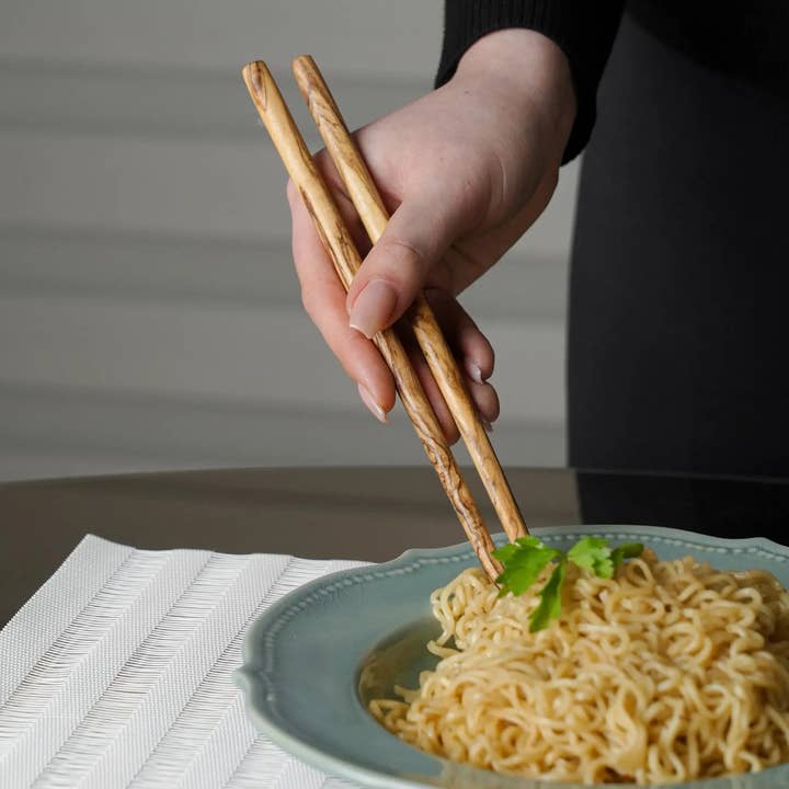 Conjunto de Pauzinhos de Madeira de Oliveira Feitos à Mão por atacado de Dallas olive oil company