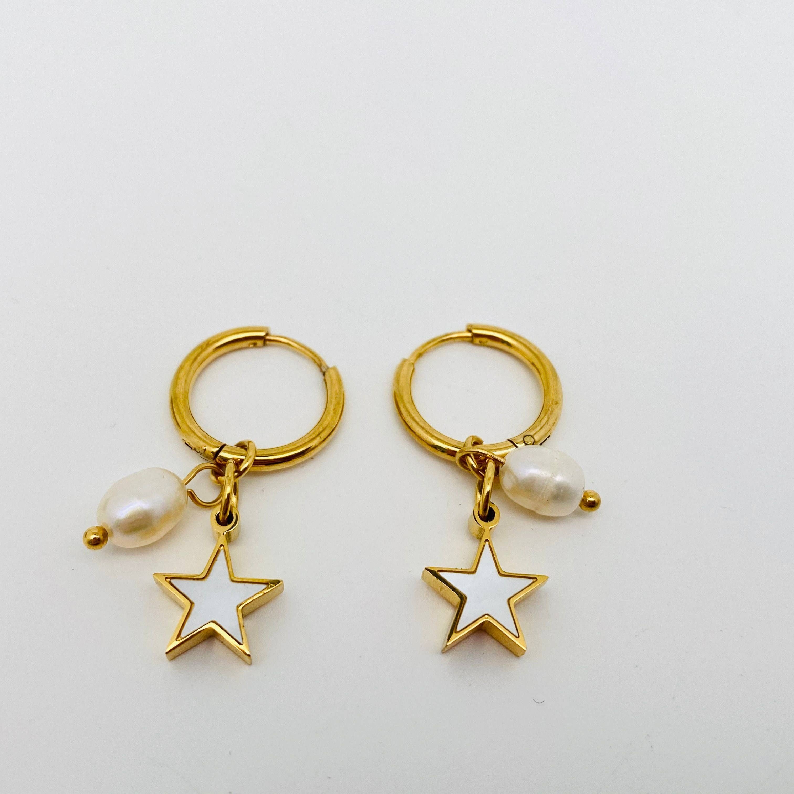 Mio Queena - Wholesale Huggie Earrings - Pearl Shell 18K Gold-plated Stainless Steel Earrings - FGS11