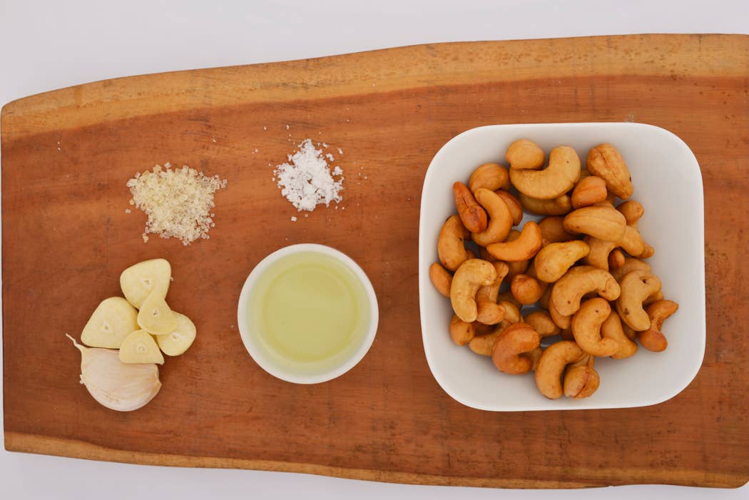 Nuts+Nuts – wholesale Nuts – Assorted Flavors Indonesian Roasted Cashews 1.76 Oz4