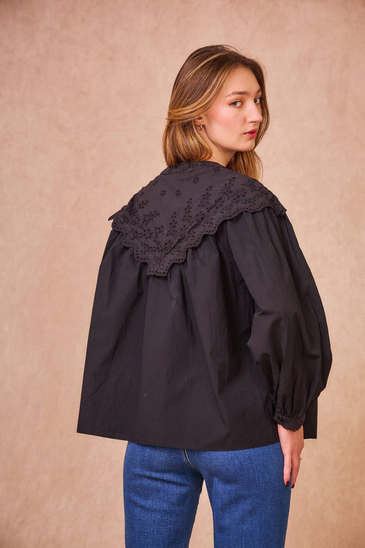 Calie Paris - Vendita all'ingrosso Camicetta - Donna - Blusa ALBERTINE in cotone popeline con ricamo3