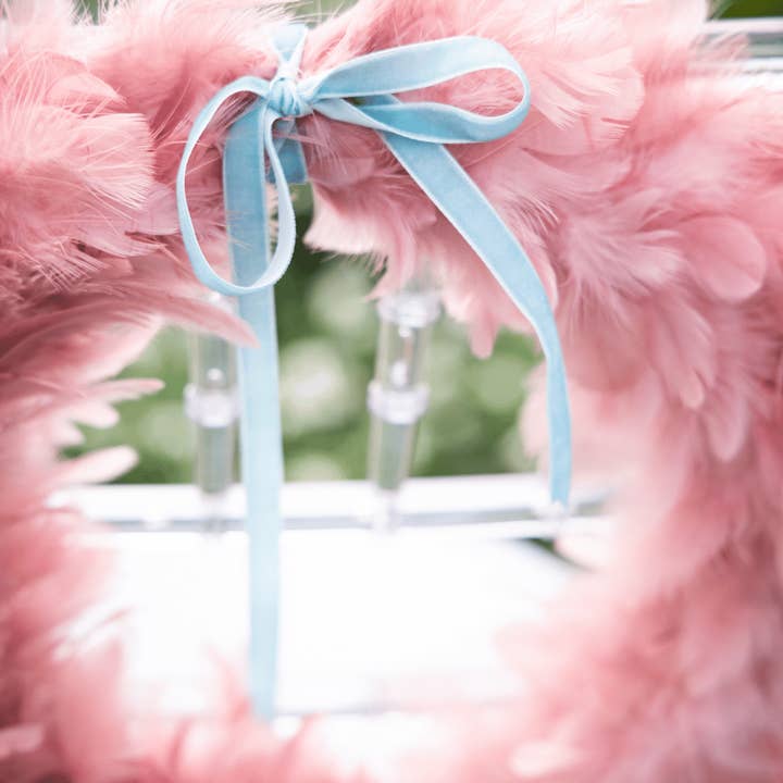 Qube Luxe by Debbie Marks – wholesale Wreath – Deco Feathered Pink Wreath (24cm)1