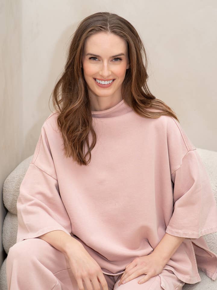 Haut surdimensionné à col montant et épaules tombantes pour la vente par LATTELOVE