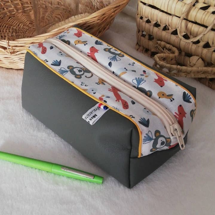 Trousse scolaire simili cuir gris et coton koala pour la vente par Miss et Cie