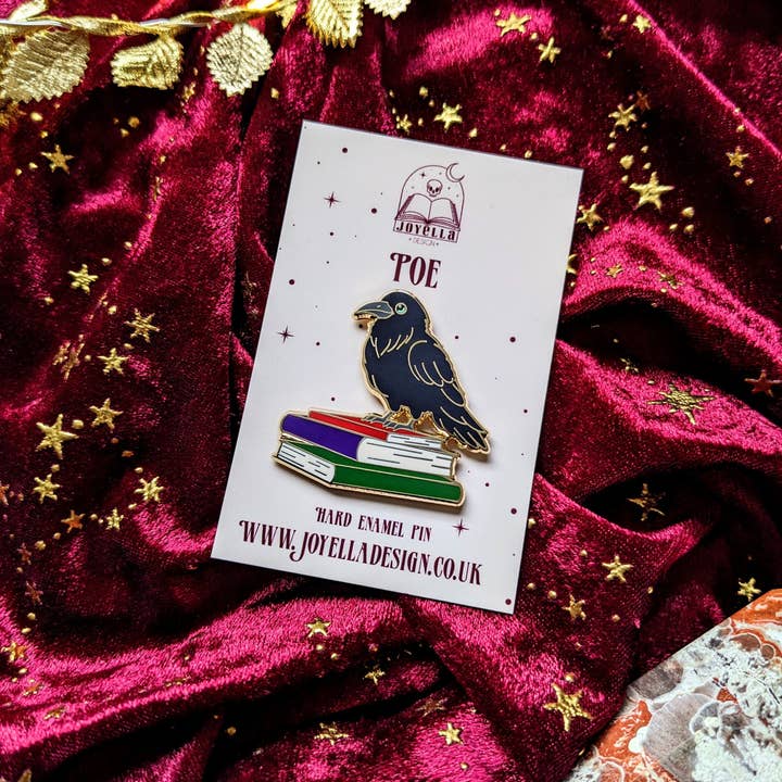 Joyella Design – Engroshandel Reversnål/knap – Poe the Raven hård emaljestift1