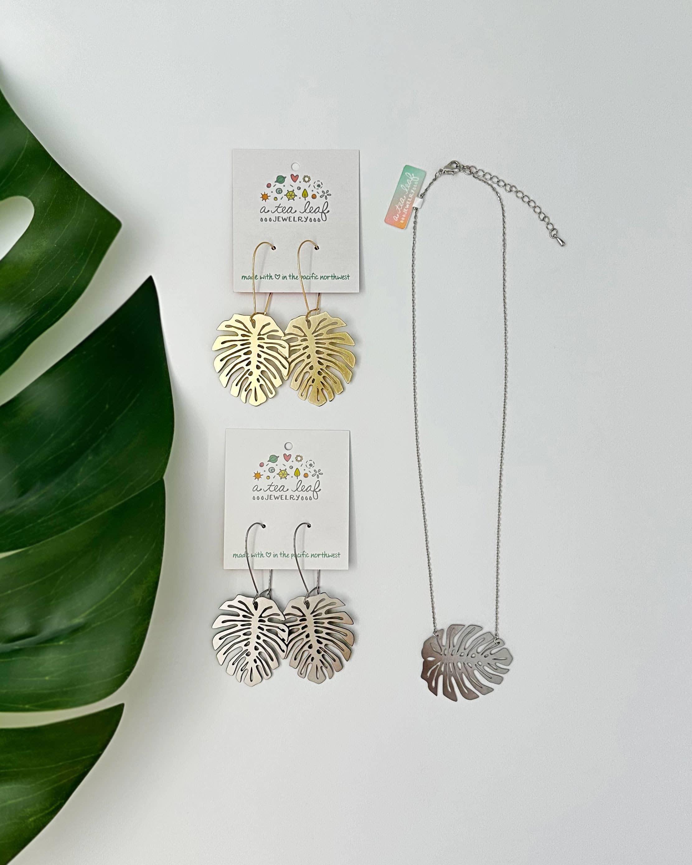 A Tea Leaf Jewelry – wholesale Dangle earrings – Monstera Deliciosa Leaf Earrings3