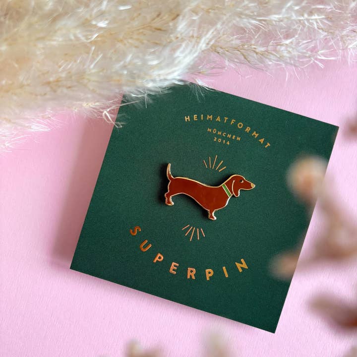 Dachshund-nål brun, gravhund-gave, Wiesn-tilbehør for engroshandel hos Heimatformat