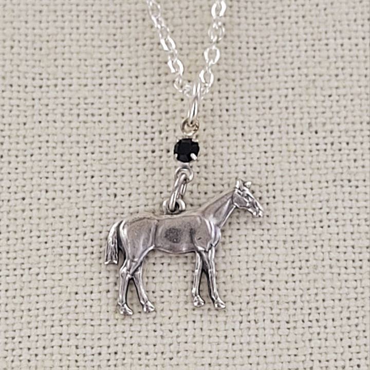 Sadie Green's Jewelry – Großhandel Kette mit Anhänger/Charm – Halskette mit stehendem Pferdeanhänger CHN24