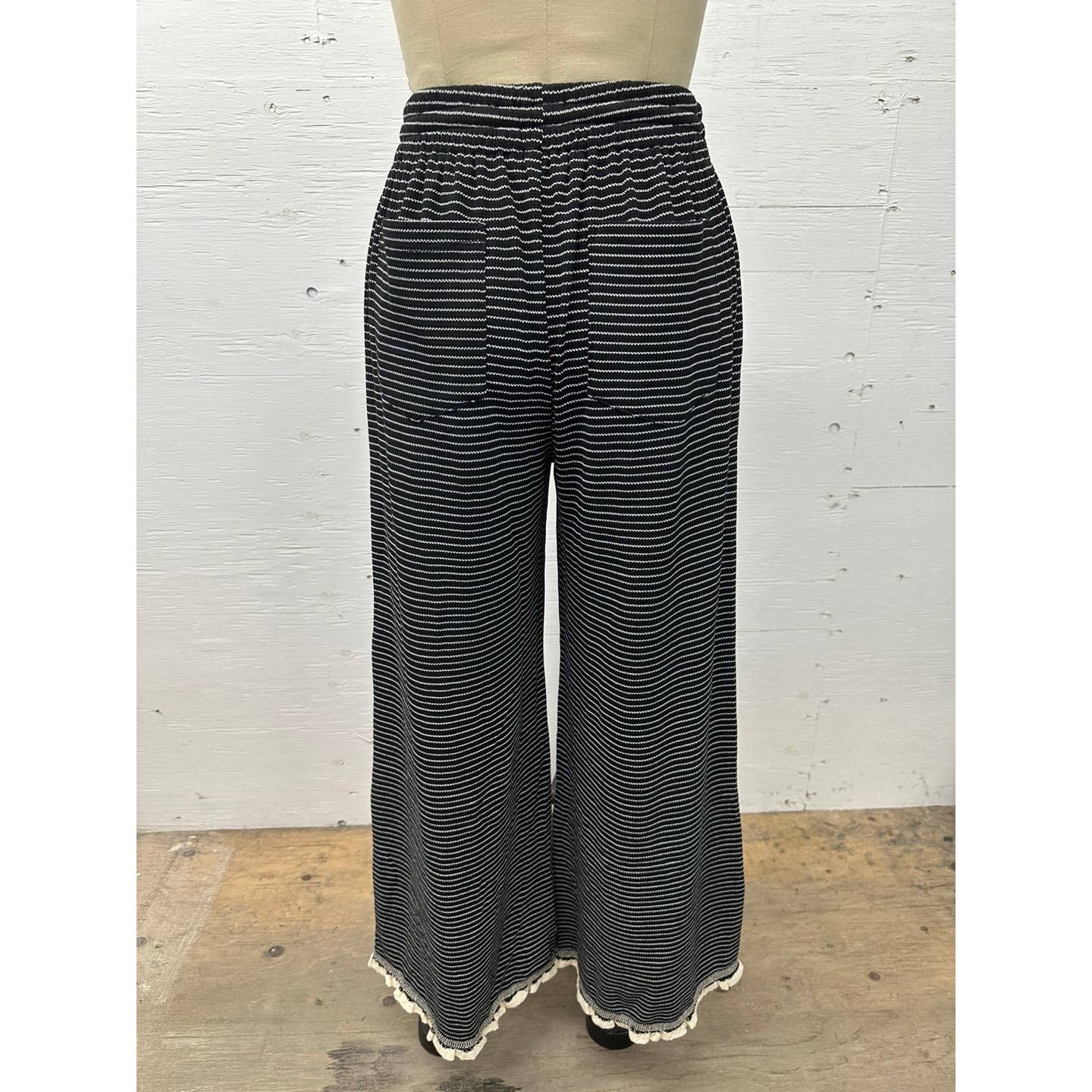 The GREii - Vente Pantalon – femme - Pantalon à volants rayés1