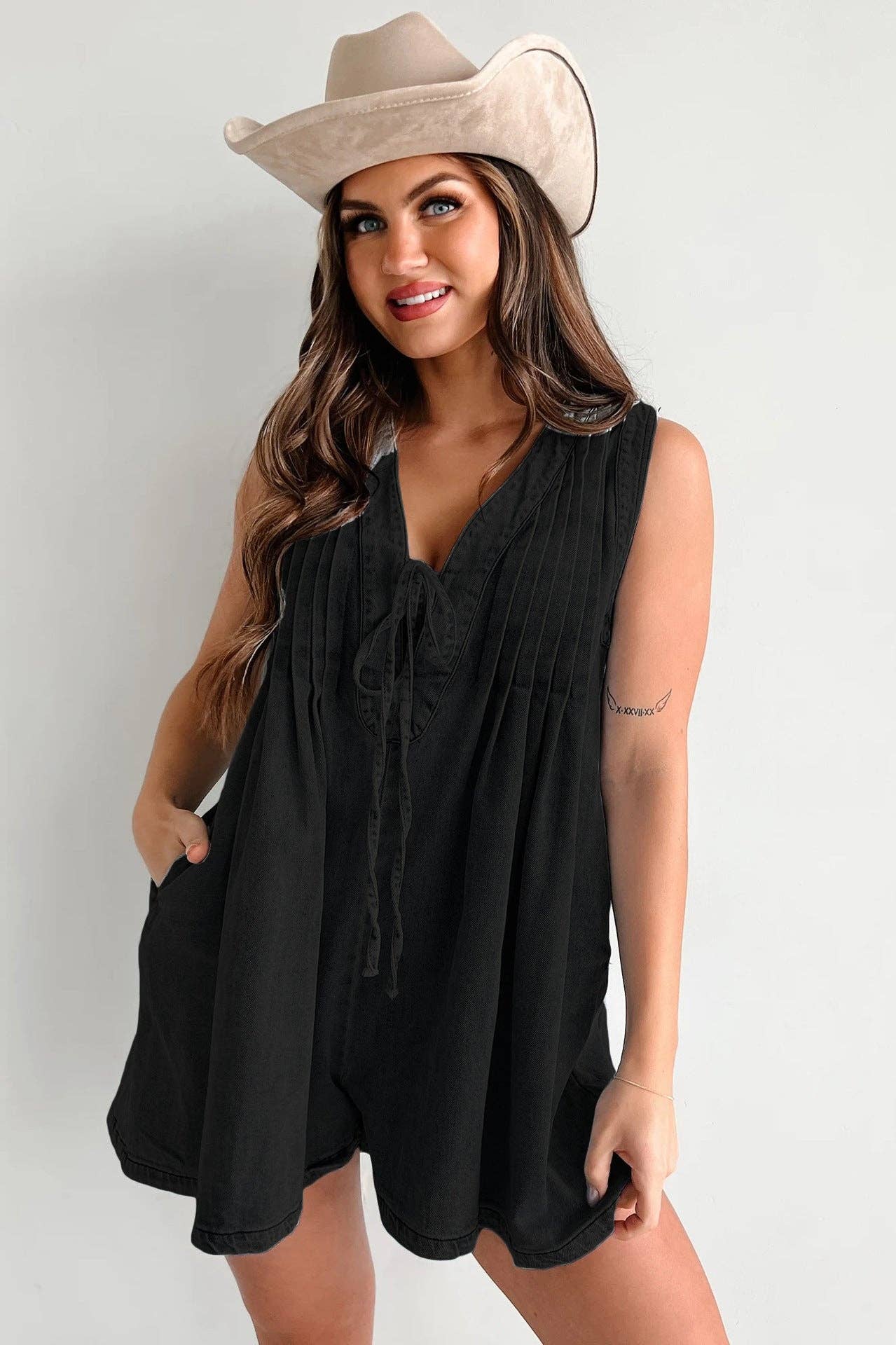 Sweetkama - Wholesale Romper - Women's - Ladies Tie Front V-Neck Sleeveless Denim Romper 902533