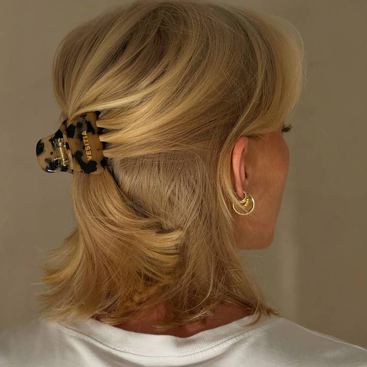 VESITIA - Wholesale Hair clip – Women’s - Midi Claw Clip - Blond Tortoise1