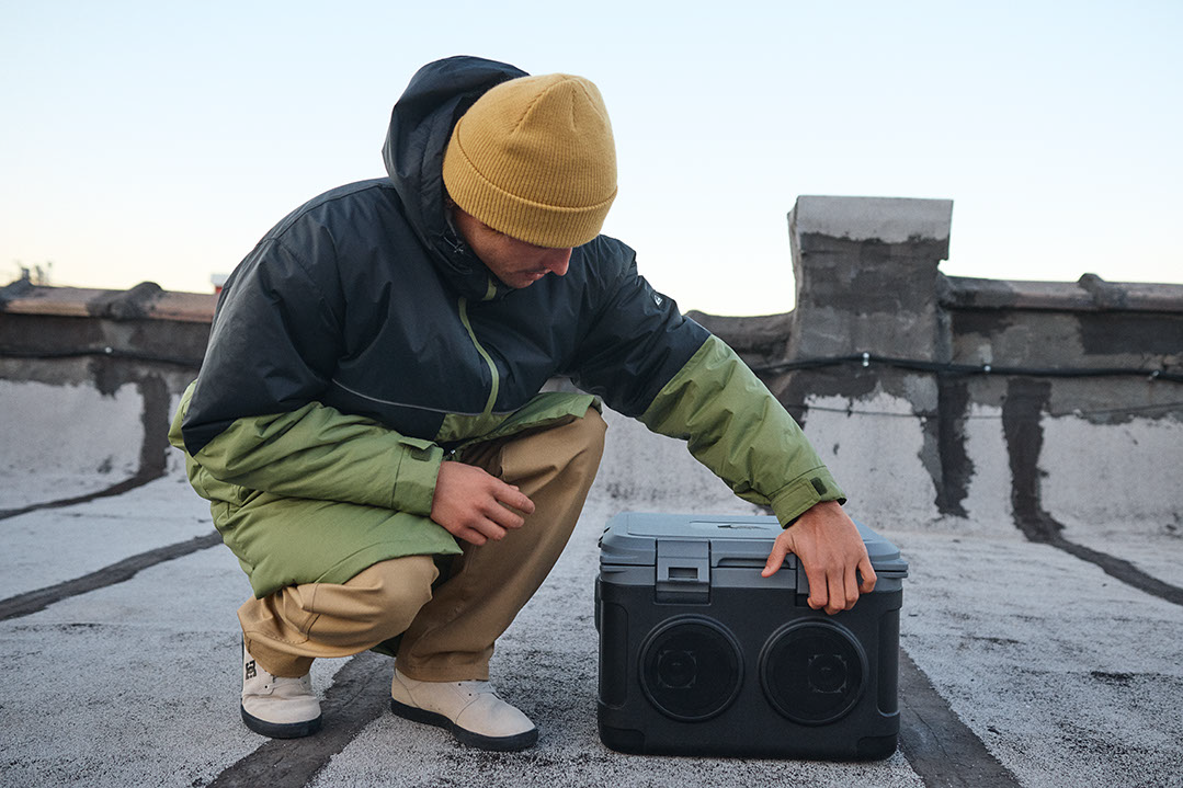 Quiksilver Hydration - Wholesale Cooler/Cooler Bag - Huntington Hard Box Cooler with Speakers 1