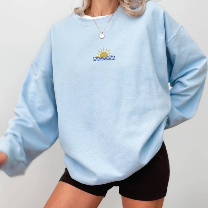 Chandail à col rond brodé Sunset Sweaters Summer Lake pour la vente par P E T I T R U E