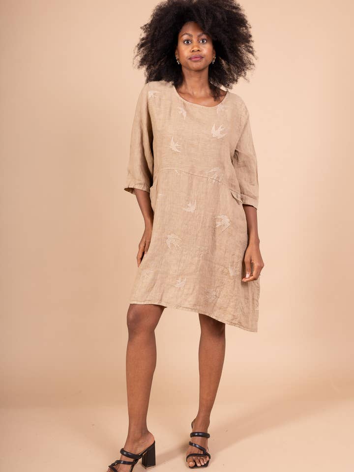 Robe à oiseau en relief en lin 14981 pour la vente par Shyloh