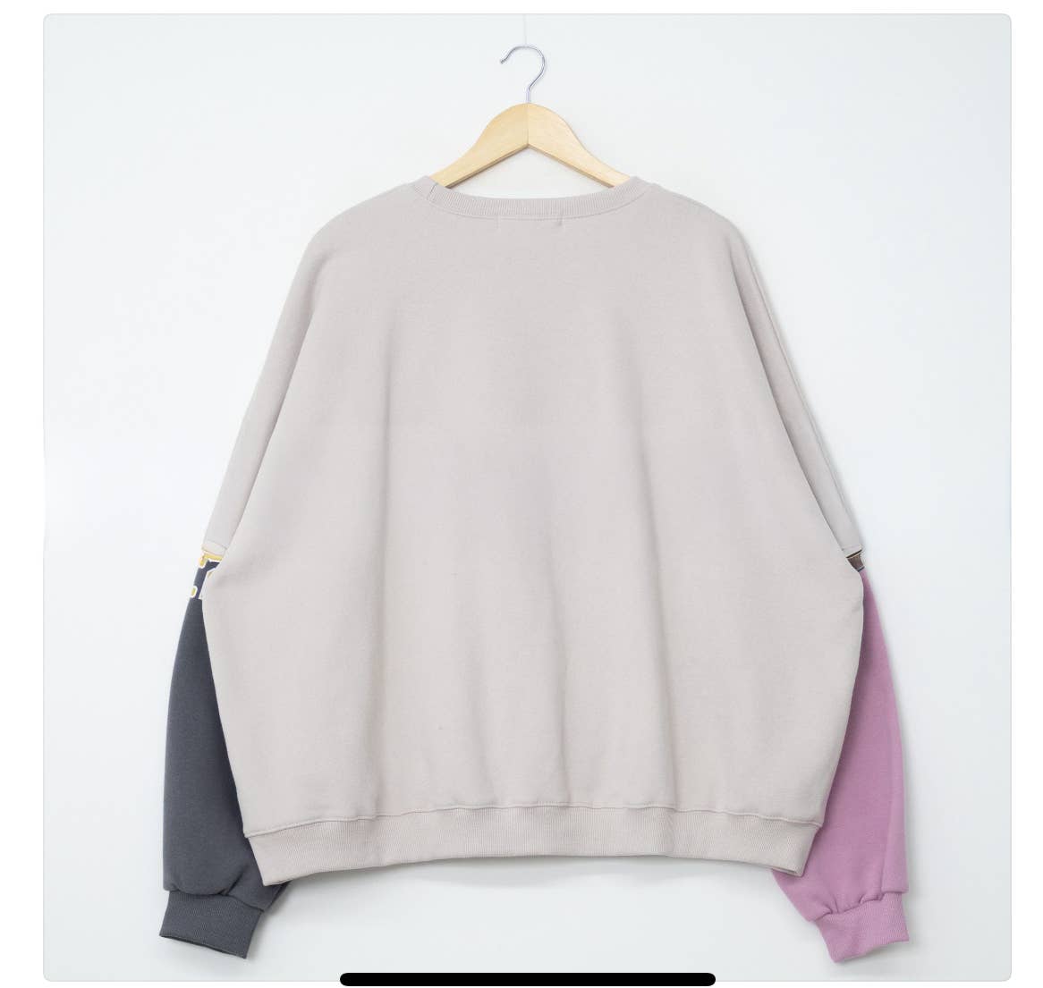 Little Light - Wholesale Graphic Sweatshirt - Women's - Poster Hook Shot Vintage Color-Block Sweatshirt18