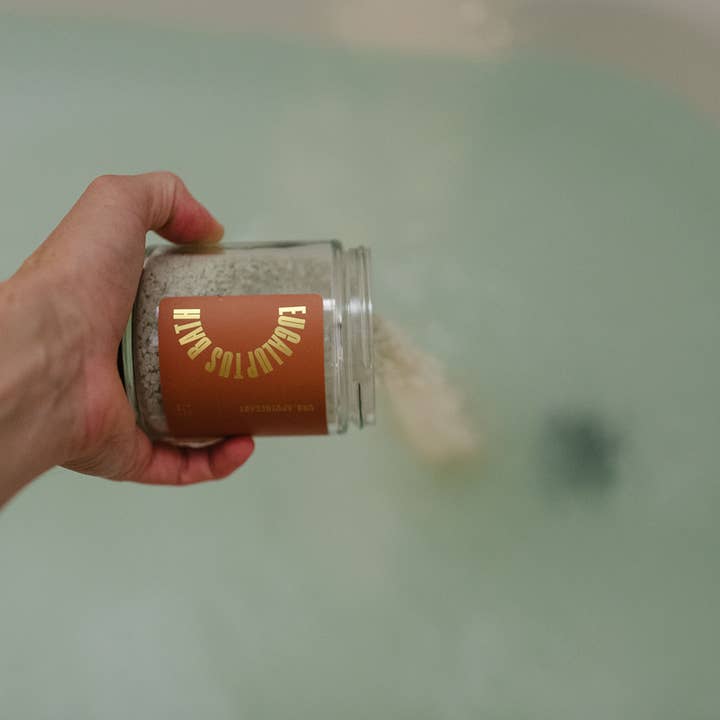 URB APOTHECARY – Großhandel Badewasser/-milch – EUKALYPTUSBAD — FARBTHERAPIE MIT BELEBENDEM DUFT