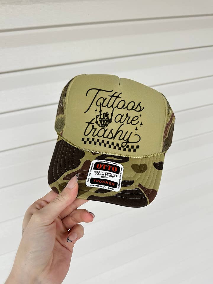 Tatueringar är skräpiga lastbilschaufförkepsar (Flera färgalternativ) för wholesale av Gunpowder and Glam Boutique