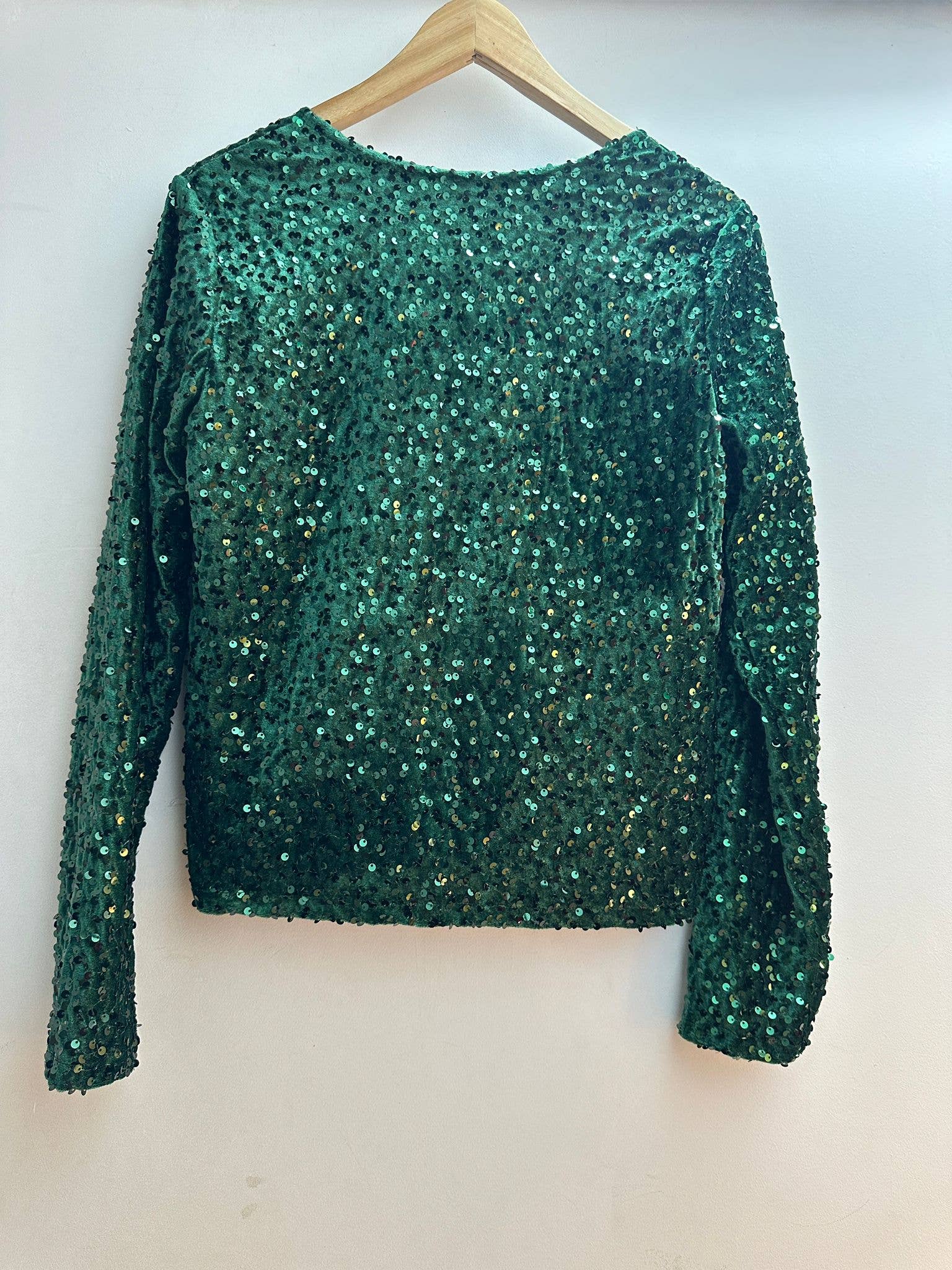 LORIANE – Engroshandel Skjorte med buttondown – til kvinder – LORIANE glitrende fløjlsbluse med sløjfer, model 64015