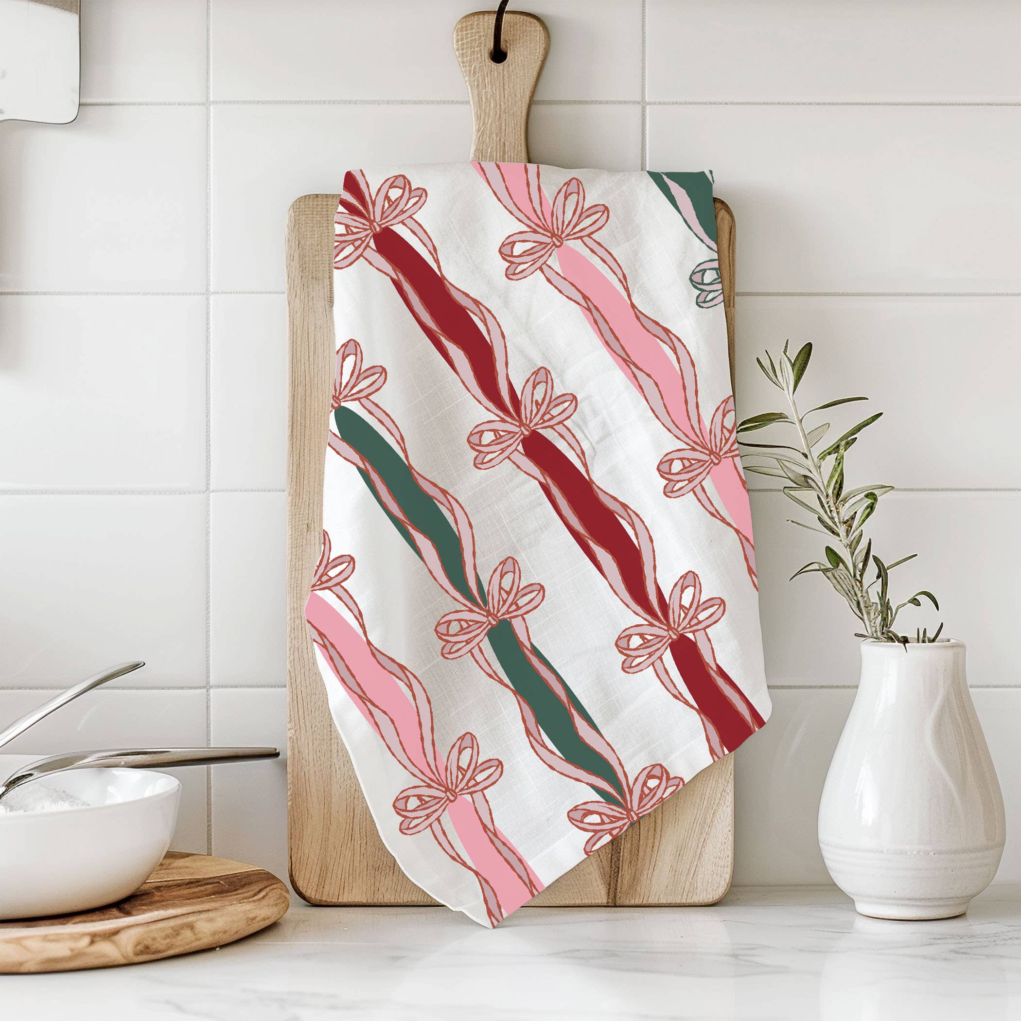 Gia Roma - Wholesale Tea Towel - Vintage Santa Holiday Kitchen Towel & Decor | Pink Christmas31