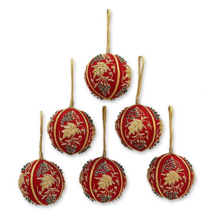 Novica Lot de 6 décorations en perles Golden Joy faites à la main pour la vente par NOVICA