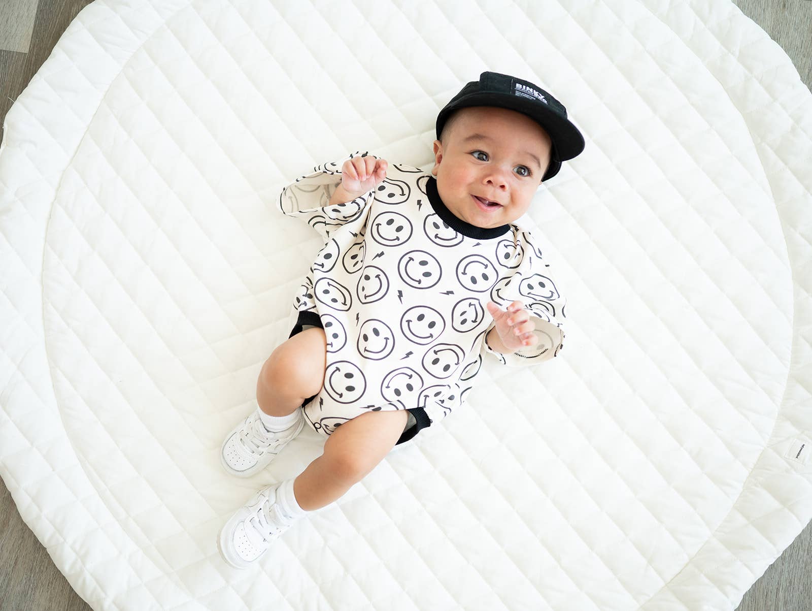 Addie Joy company – Großhandel Body (ohne Füße) – Baby – Übergroßer T-Shirt-Bubble-Romper - Elektrisches Smiley5