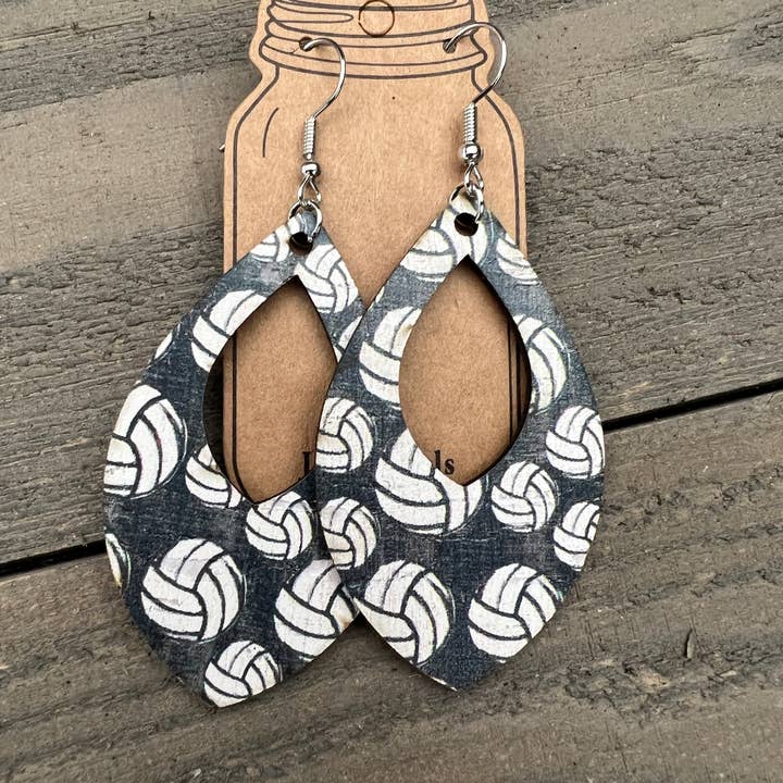 Jill's Jewels – Großhandel Ohrhänger – Volleyball-Ohrringe in Tropfenform aus Kork und Leder