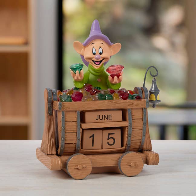 Precious Moments - Wholesale Calendar - Disney Dopey Perpetual Calendar Dopeys Brilliance Resin0
