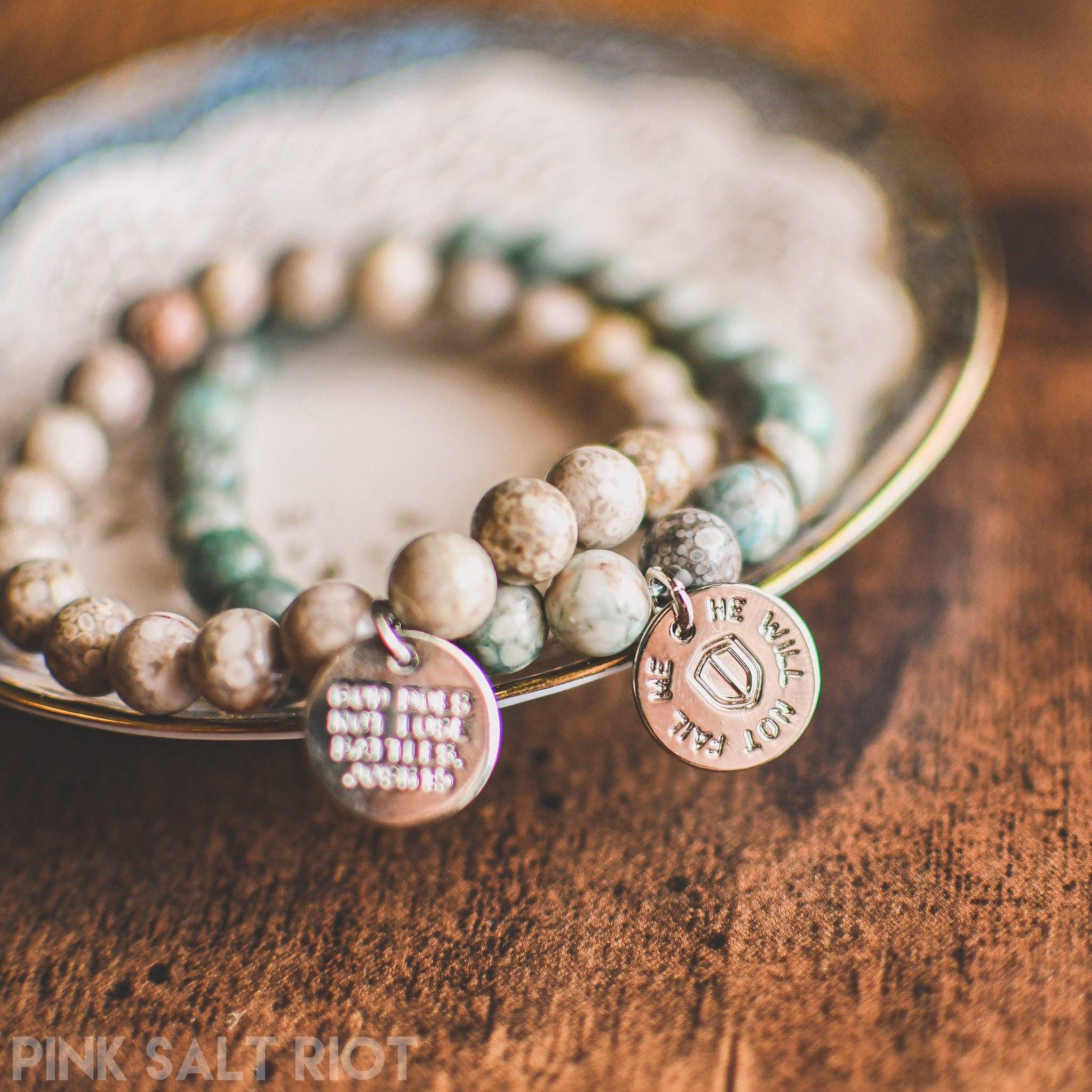 Pink Salt Riot – Pulseira com pendente por atacado – Pulseira Deus não perde batalhas3