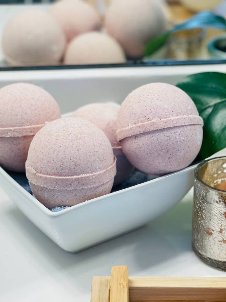 Floral Badebombe für den Großhandel von Bathology by Yaphiah