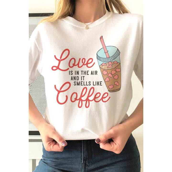 L'AMOUR EST DANS L'AIR ET IL SENT LE CAFÉ T-shirt Graphique pour la vente par A. BLUSH CO