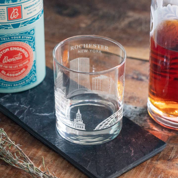 Benoit's Design Co. - Vendita all'ingrosso Bicchieri da cocktail/superalcolici - Occhiali incisi sullo skyline di Rochester, New York1