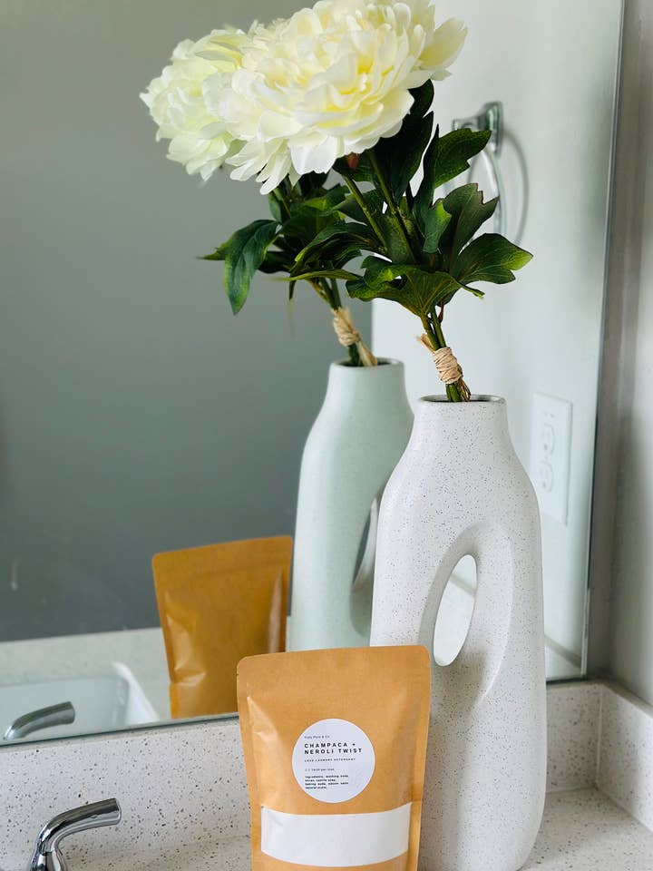 Truly Pure & Co. Luxe Laundry Detergent Powder - Non Toxic for wholesale by Truly Pure & Co.